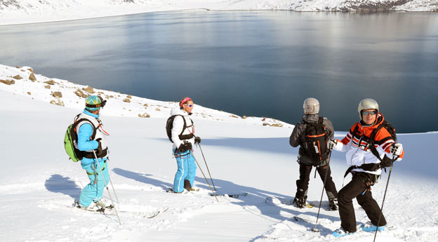 Pure ski company heliskiing groenland